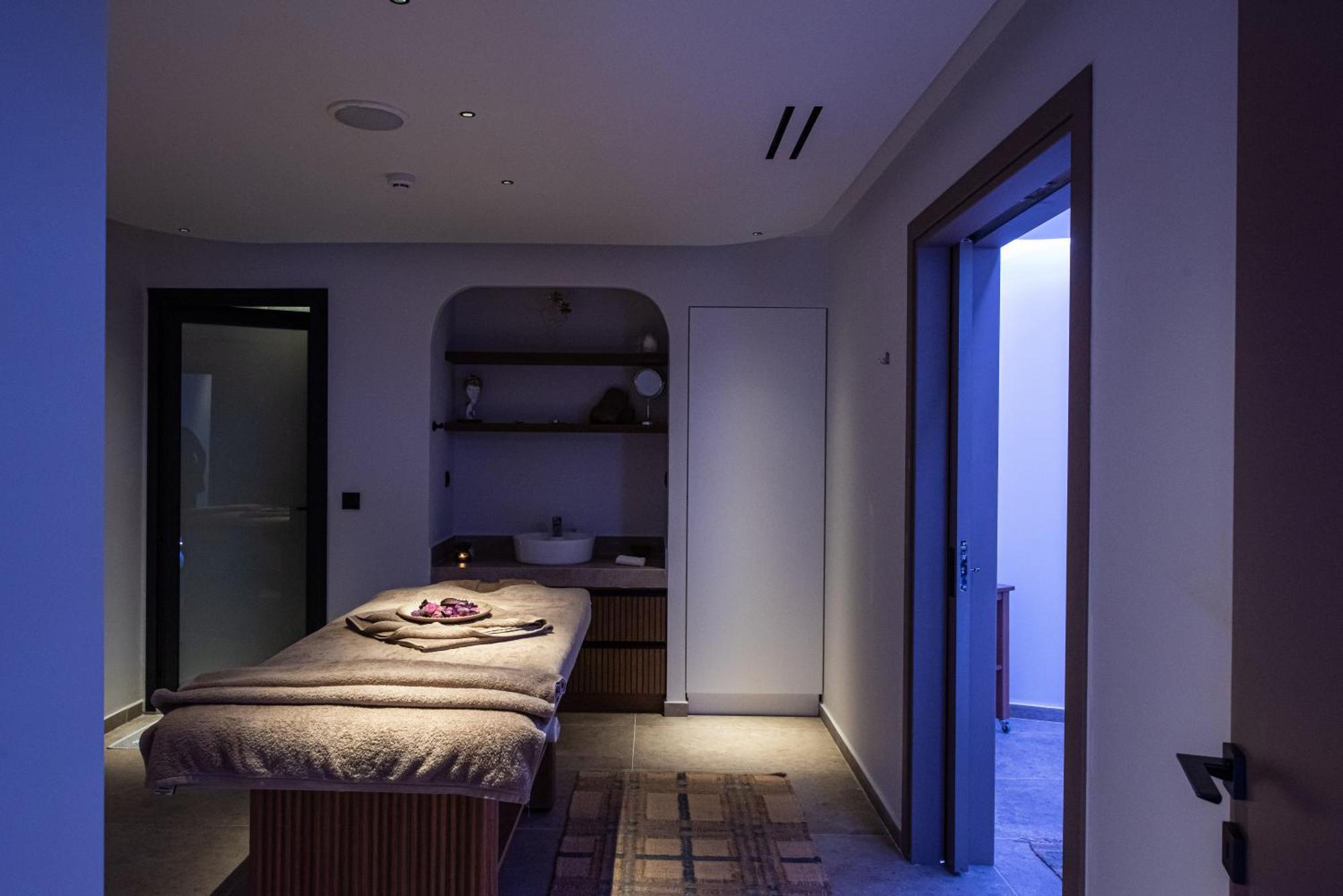 Noble Hotel & Suites - Adults Only Гуве Экстерьер фото